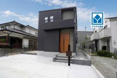 4LDK。LDK18帖。全居室南向き。敷地約60坪。全居室収納＾＾