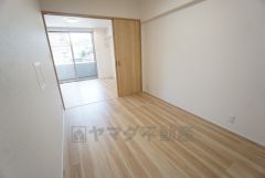 リビングに隣接する洋室＾＾