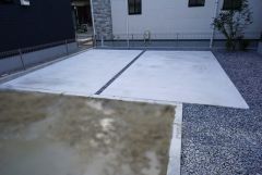 駐車スペースはゆとりある2台分を確保。マイカー用に、お客さま用に、余裕を持ってご利用いただけます。