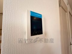 防犯はもちろん、セールスマン対策にもなるモニター付きインターホンです。お子さん1人での留守番時にも活躍しそうです。