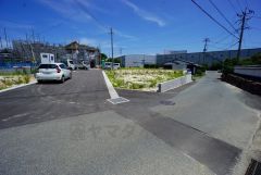 前面道路含む現地写真。