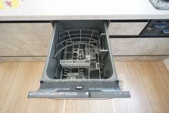 炊事時間を大幅に短縮できる食器洗浄乾燥機付き＾＾食器を洗う手間が減るので家族とのコミュニケーションの時間や自分の時間が増えますね。