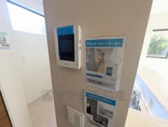 防犯はもちろん、セールスマン対策にもなるモニター付きインターホンです。お子さん1人での留守番時にも活躍しそうです。