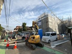 前面道路。北側約6ｍ公道。 前面道路が広く駐車もラクラクです＾＾