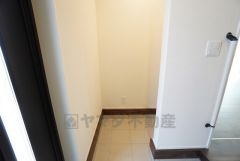 玄関にはシューズクローク付き。ご家族全員分の靴からベビーカーやゴルフバッグなどもしっかり収納できます＾＾