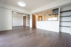 団らんの時間を過ごすリビングダイニング。