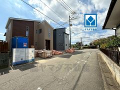 前面道路は北東側約6ｍの公道に面しています＾＾