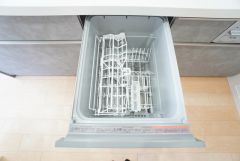 炊事時間を大幅に短縮できる食器洗浄乾燥機付き＾＾食器を洗う手間が減るので家族とのコミュニケーションの時間や自分の時間が増えますね。