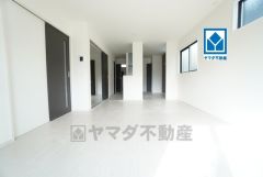 家族が集まる開放的なリビング。思い思いの時間を過ごしたり食事をしたり、素敵な団らんの場になりますね＾＾