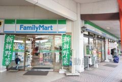 ファミリーマート　JR二日市駅
