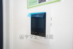 防犯はもちろん、セールスマン対策にもなるモニター付きインターホンです。お子さん1人での留守番時にも活躍しそうです。