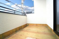 広々としたバルコニー。 天気のいい日にはお布団もまとめて干せそうですね＾＾