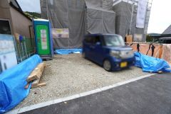 駐車スペースは並列2台分を確保。マイカー用に、お客さま用に、余裕を持ってご利用いただけます。
