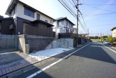 前面道路は北東側約6ｍの公道に面しています＾＾