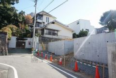 北側約4.3ｍの公道に面しています。