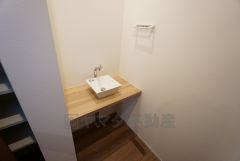 1階のホールには手洗い場が設けられています。