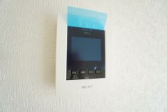 防犯性、セキュリティ対策に安心できるテレビモニター付きインターフォンです。セールスマン対策にもなり安心できます。