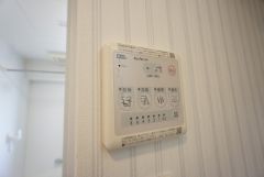 浴室暖房乾燥機には、暖房、乾燥、涼風、換気の4つの機能が付いています。タイマー付きです。換気・雨の日の洗濯も安心です＾＾