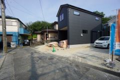 前面道路含む現地写真。