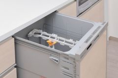 食事の後の手間を解消する食器洗い乾燥機付。冬場の洗い物で手荒れの悩みもなくなります。手洗いよりも節約できて便利。