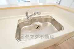 大きなお鍋も楽々洗える幅の広いシンクです＾＾