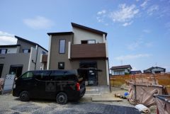 全2区画の新築戸建です＾＾左側が1号棟、右側が2号棟。