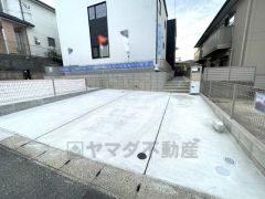 カースペースは2台分確保＾＾ご夫婦で1台ずつ所持されているご家庭も、来客時も安心ですね。並列で駐車できるのでお車を入れ替える必要もありません＾＾