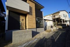 前面道路。南側4ｍ公道。車通りが少なく駐車もラクラクです＾＾