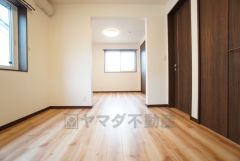 2ドア1ルーム、クローゼットも2ヶ所ついています＾＾お子様の成長に合わせてお部屋を仕切ることができます＾＾