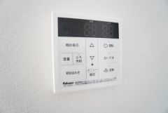おいだき機能つきなのでお風呂に入る時間が異なるご家庭には嬉しいですね。ボタン一つで快適で便利な生活が＾＾