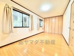 2階の洋室2部屋は9帖以上です。
