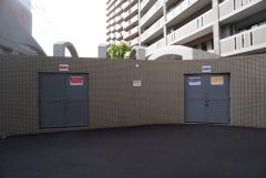 しっかりと扉の閉まるゴミ置き場。ゴミが散らかる心配もありません。
