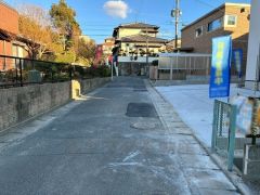 車通りが少なく、車が停めやすい環境です。日当たり、風通し良好です。