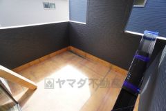 広々としたバルコニー。 天気のいい日にはお布団もまとめて干せそうですね＾＾