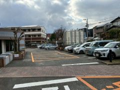 駐車場の空き状況はお問い合わせください。