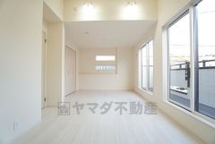 約10.67帖。2ドア1ルーム。収納2つ付。お子様の都合に合わせて仕切ることが出来ます＾＾