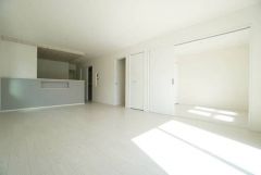 温かみのある雰囲気と、キッチンでの作業性を兼ね備え、家族の笑顔あふれる団らんのひと時をお過ごしいただける設計になっています。