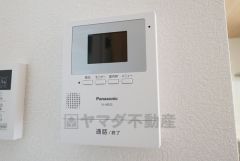 防犯はもちろんセールスマン対策にもなるモニター付きインターホン。