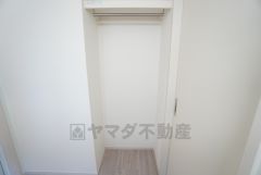 洗面室にはハンガーパイプ収納あり＾＾