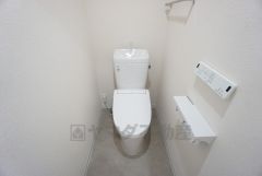 ウォシュレット、暖房便座、節電・節水機能など、使い勝手のよい高機能トイレです。