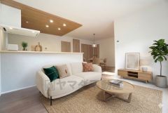 18帖。家族が集まる開放的なリビング。思い思いの時間を過ごしたり食事をしたり、素敵な団らんの場になりますね。家具はCGによるイメージ画像