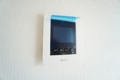 防犯性、セキュリティ対策に安心できるテレビモニター付きインターフォンです。セールスマン対策にもなり安心できます。