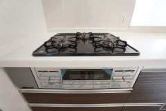効率よくお料理ができそうな三口コンロです。