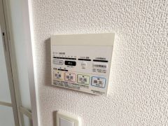 浴室暖房乾燥機には、暖房、乾燥、涼風、換気の4つの機能が付いています。タイマー付きです。換気・雨の日の洗濯も安心です＾＾