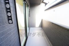 陽当たりの良いバルコニーです。お洗濯やお布団干しはもちろん、日光浴スペースにも＾＾足元は防水工事施工済です。