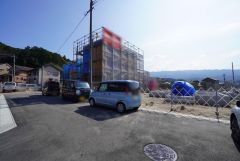 前面道路。西側約6.0ｍ公道。東側約6.0ｍ公道。