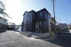 前面道路。北側約4.9ｍ、東側4.8ｍ公道。