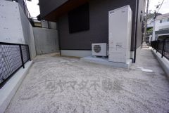 お庭付き＾＾周囲からの目線も気にならず、BBQやお子様のプールなども楽しめそうです＾＾