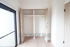 クローゼット付きなので、すっきりと整理整頓でき気持ちよく過ごせますね＾＾