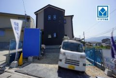 外環状線から一本入った閑静な住宅街＾＾ 徒歩10分圏にスーパー、小学校、総合病院あり＾＾